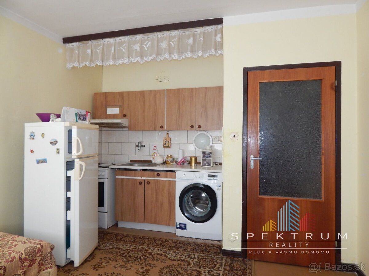 SPEKTRUM REALITY- Na Predaj 1 -izbový byt, 38 m2, Handlová,