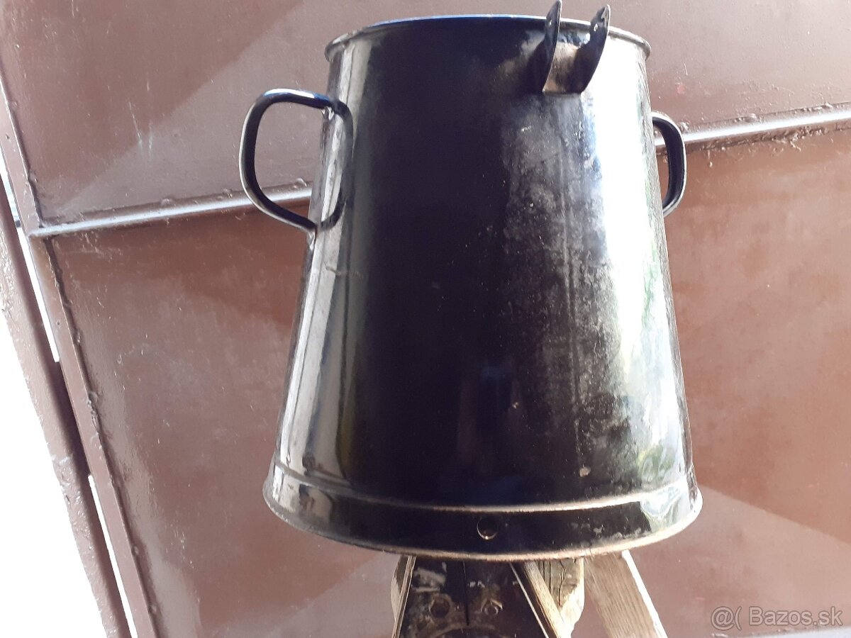 Predám starú kanvicu na masť, vhodná na dekoračné účely
