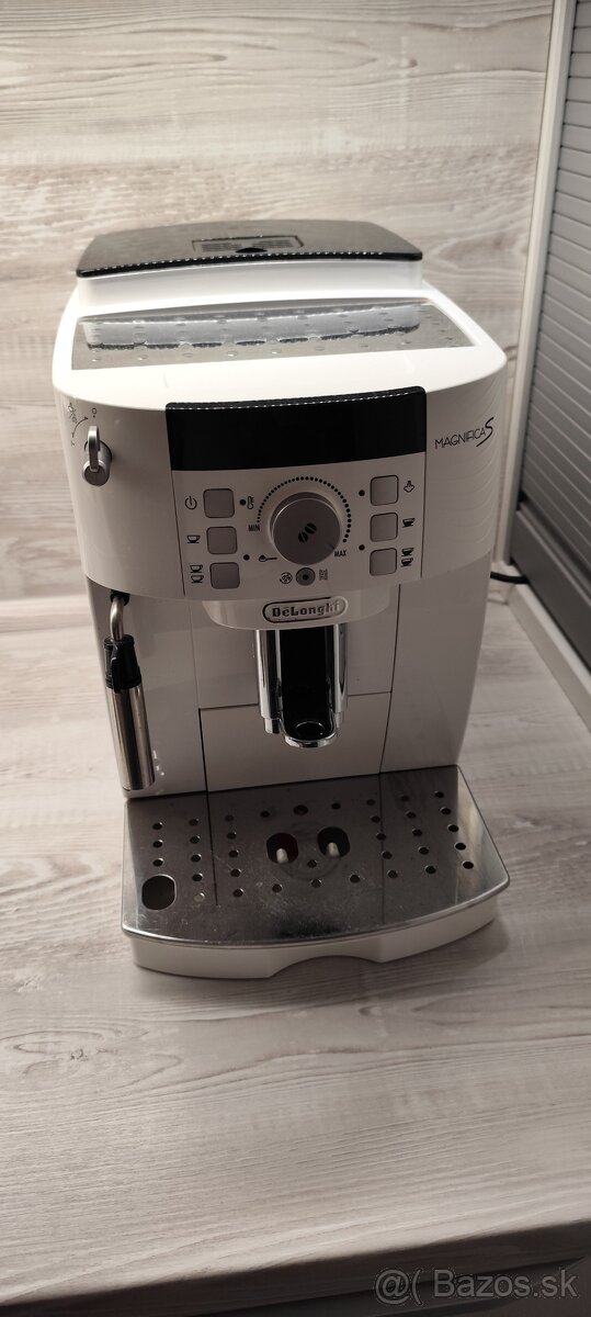 Predám kávovar Delonghi Magnifica