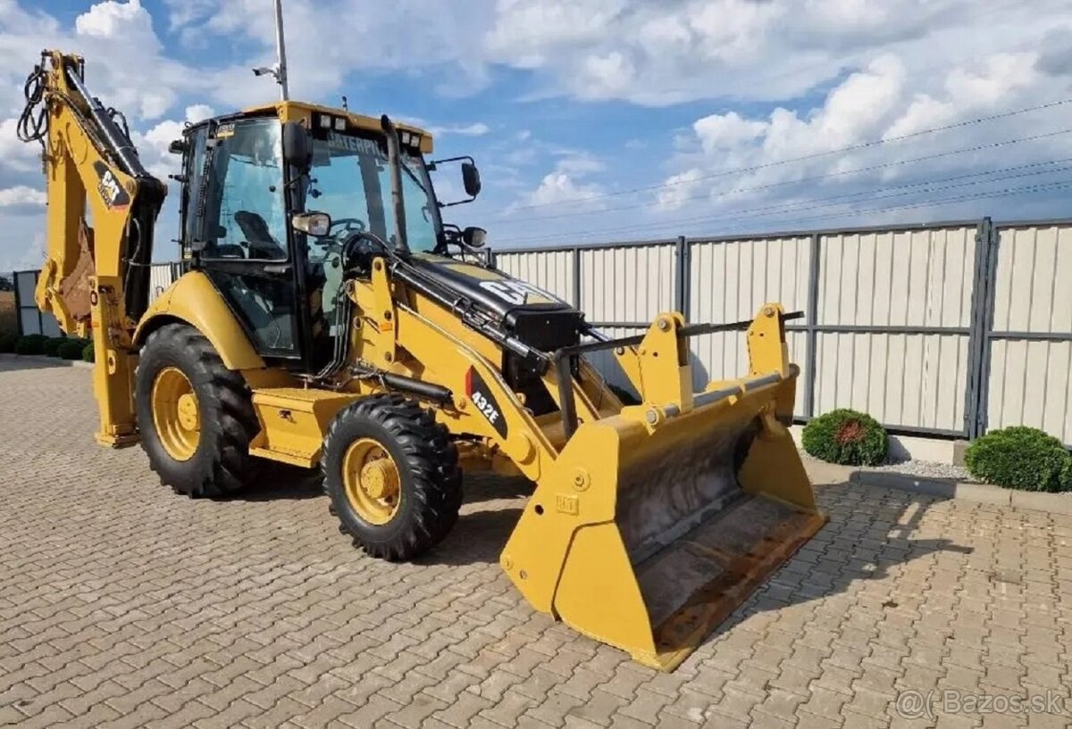 Predám šmykom riadený bager / traktorbager Caterpillar-66kW