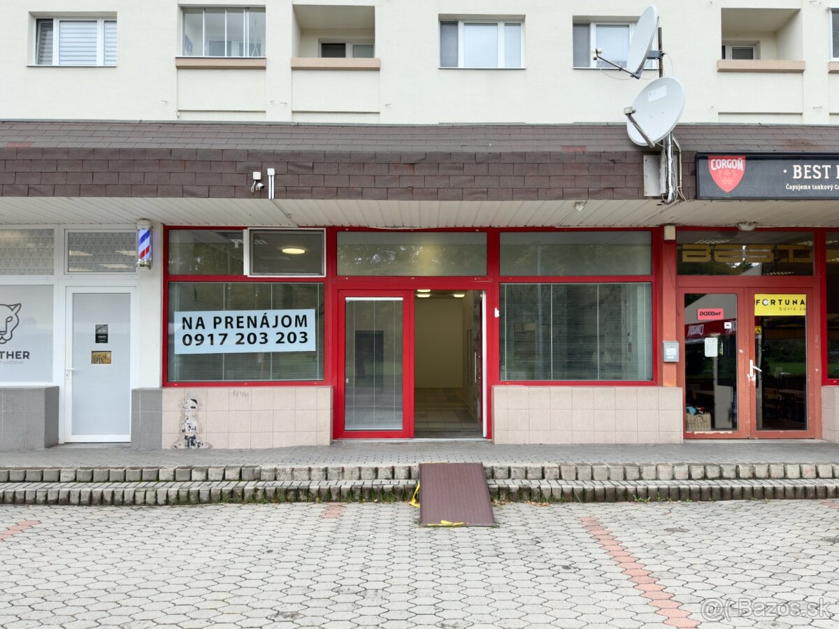 Na prenájom obchodné priestory – 135 m², Prievidza, Veľkonec