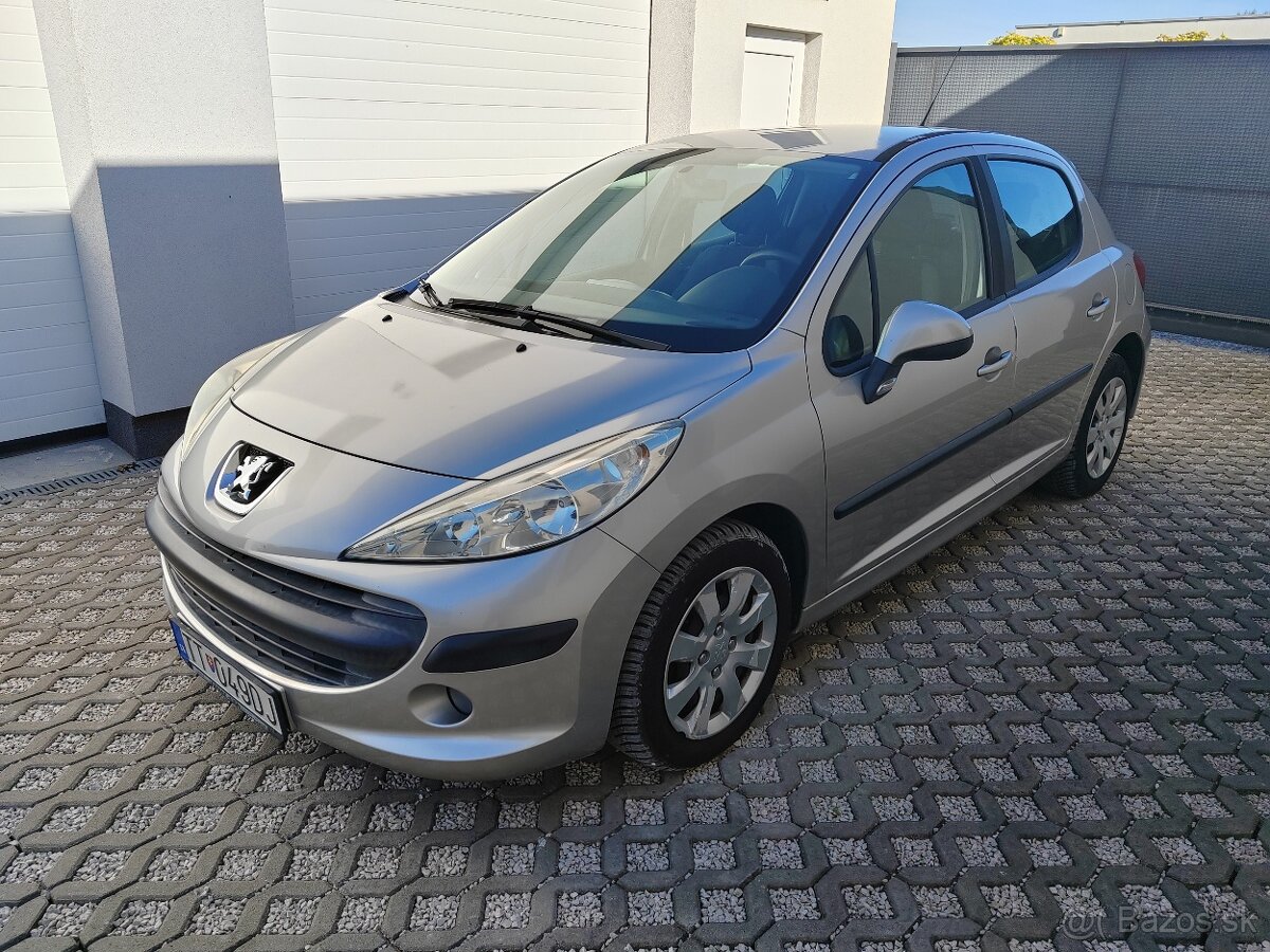 Peugeot 207 1.4 benzín, nová STK, servisná história