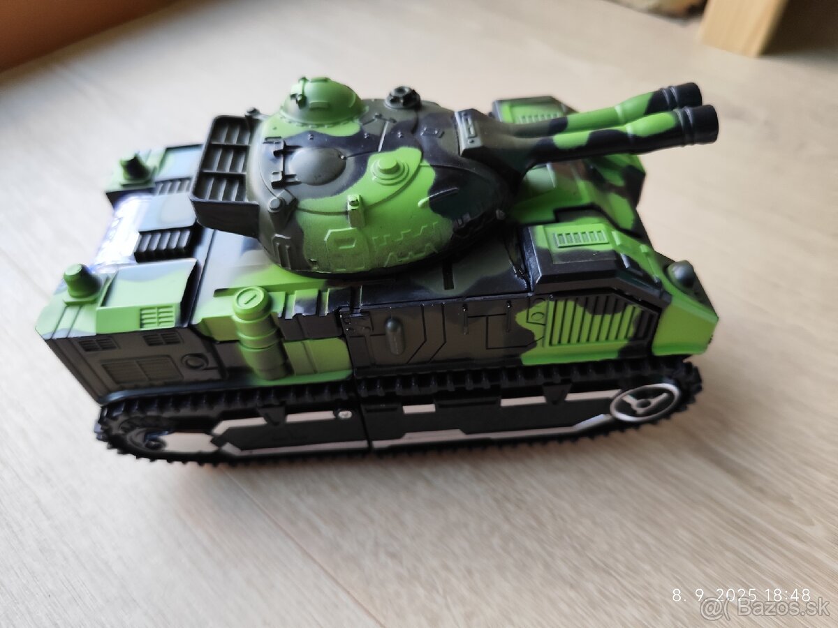Tank/robot na baterky, zvuk, svetlo