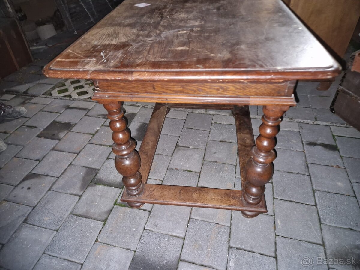 12 - Predám masívny dubový stôl