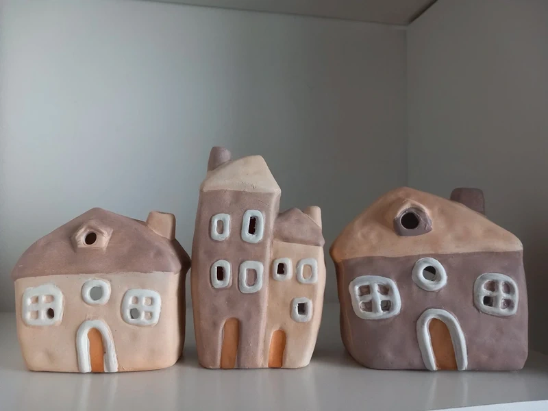 Sada 3ks ručne robené keramické domčeky na sviečku