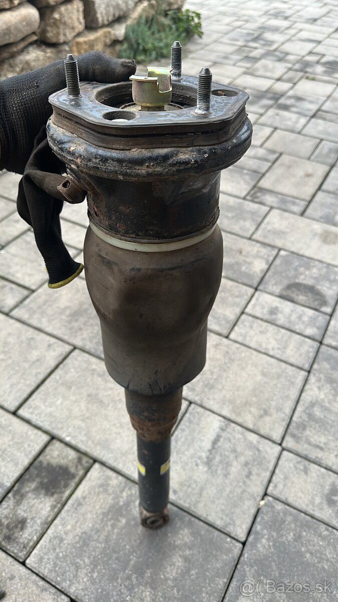Predám zadný tlmič Predný tlmič Vzduch podvozok LS430