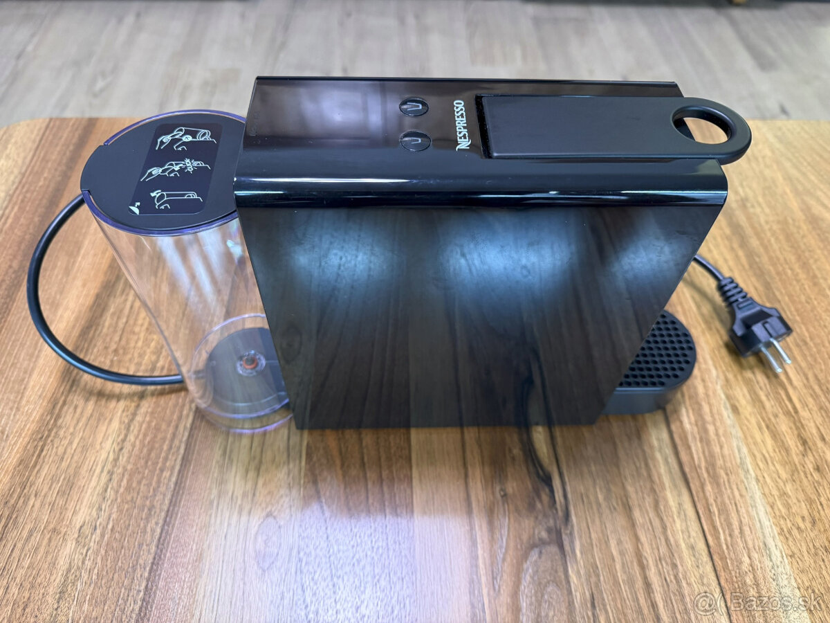 Kávovar NESPRESSO KRUPS Essenza Mini