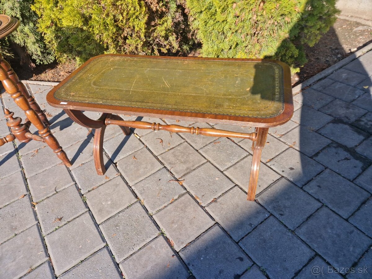 Predám elegantný odkladací stolík