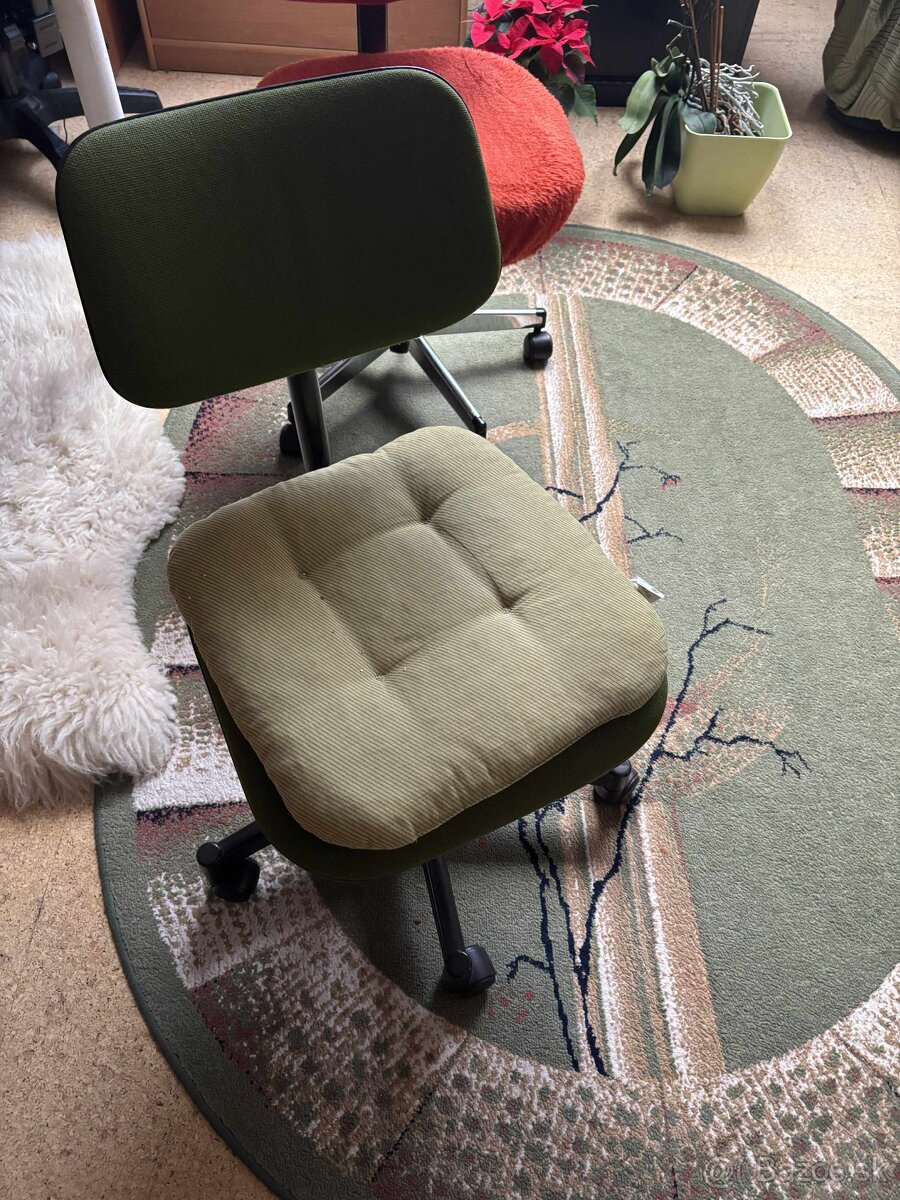 Predám 2 nastaviteľné stoličky