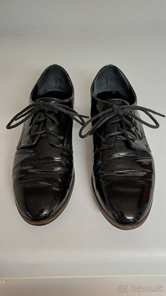 Dámske lakované poltopánky