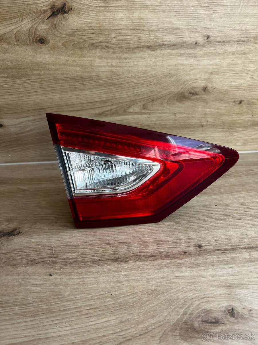 Zadne svetlo ford mondeo