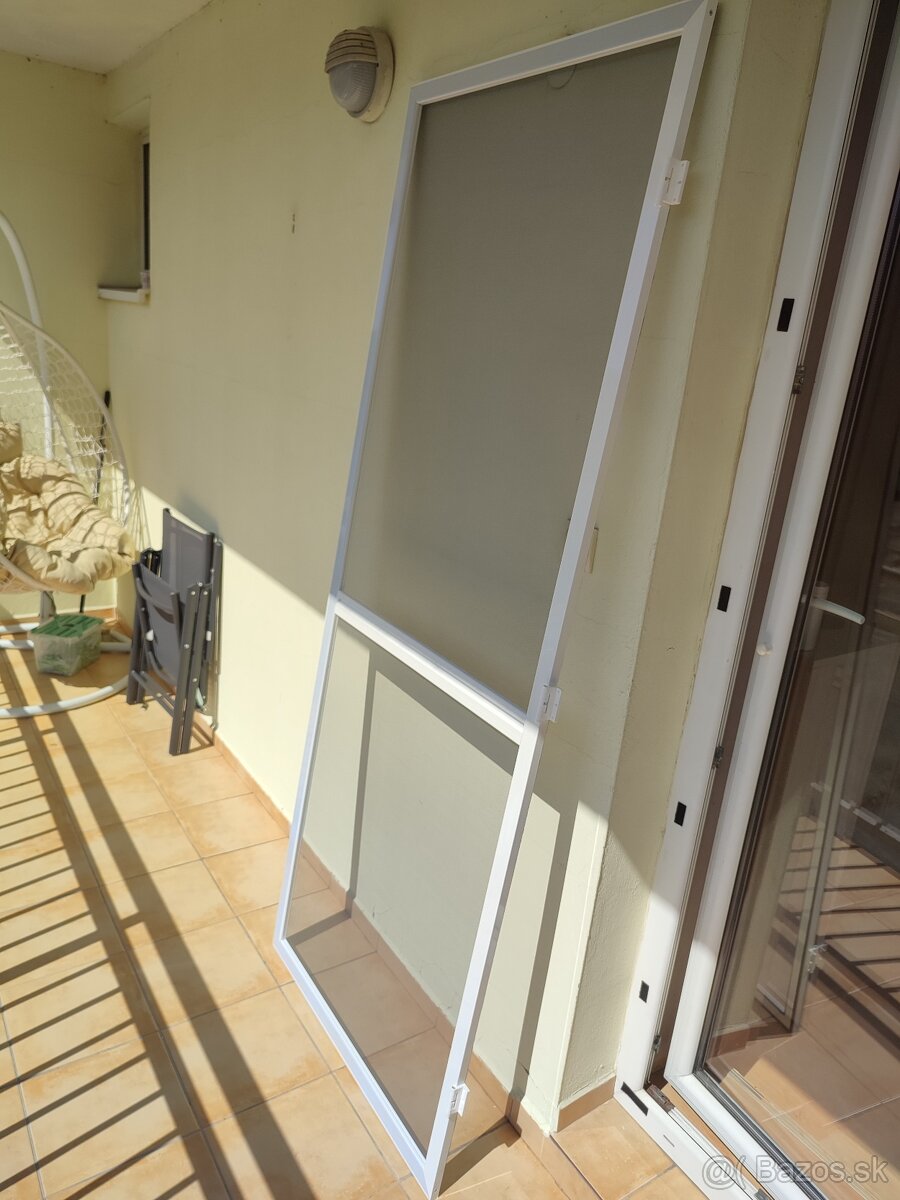 Sieťka proti hmyzu na balkónové dvere