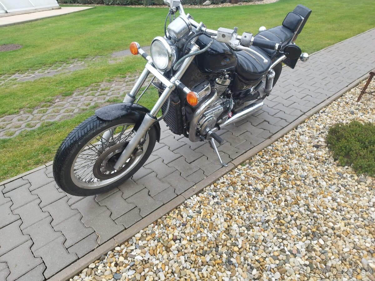 Suzuki Intruder 700