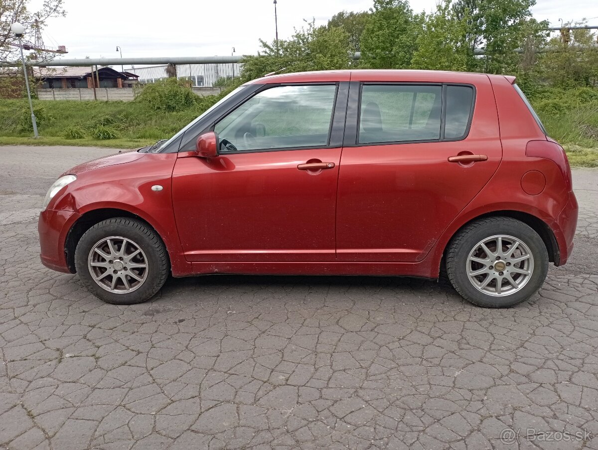 SUZUKI SWIFT