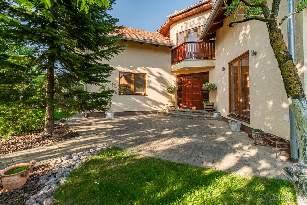 Na predaj | 6 izbový rodinný dom 241 m² - Chorvátsky Grob