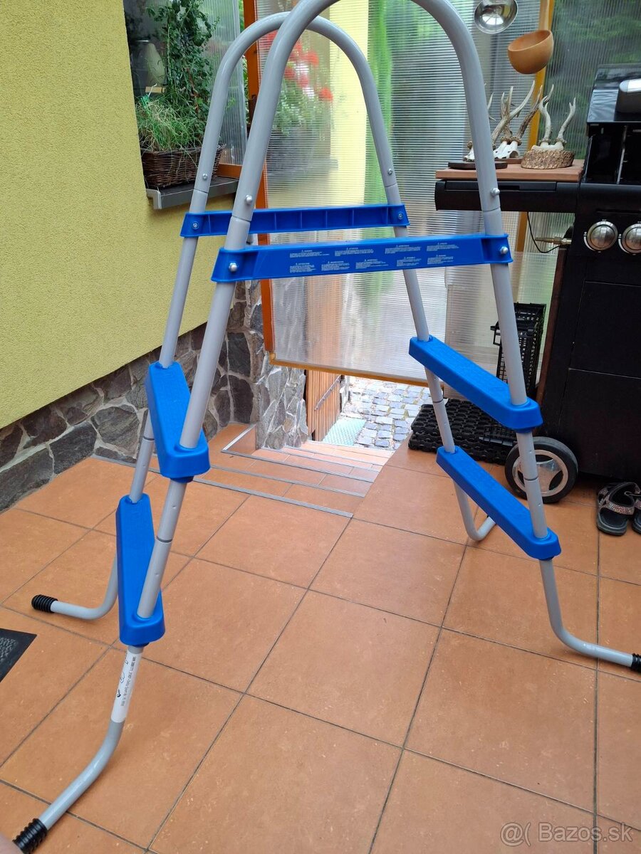Schody do bazéna nové