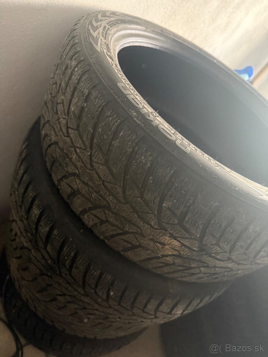 225/45 R17 Nokian