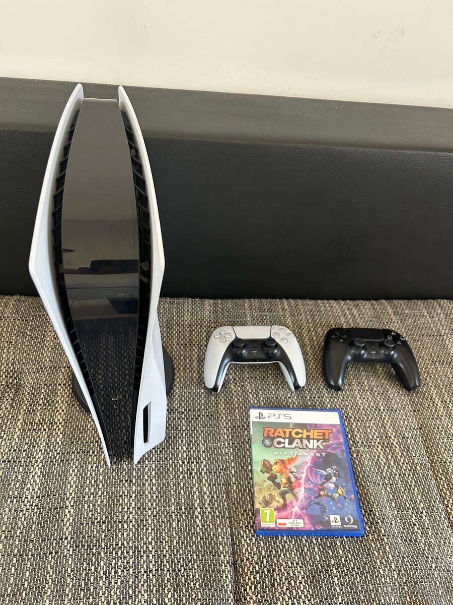 PlayStation 5 (PS5) + 2x ovládače