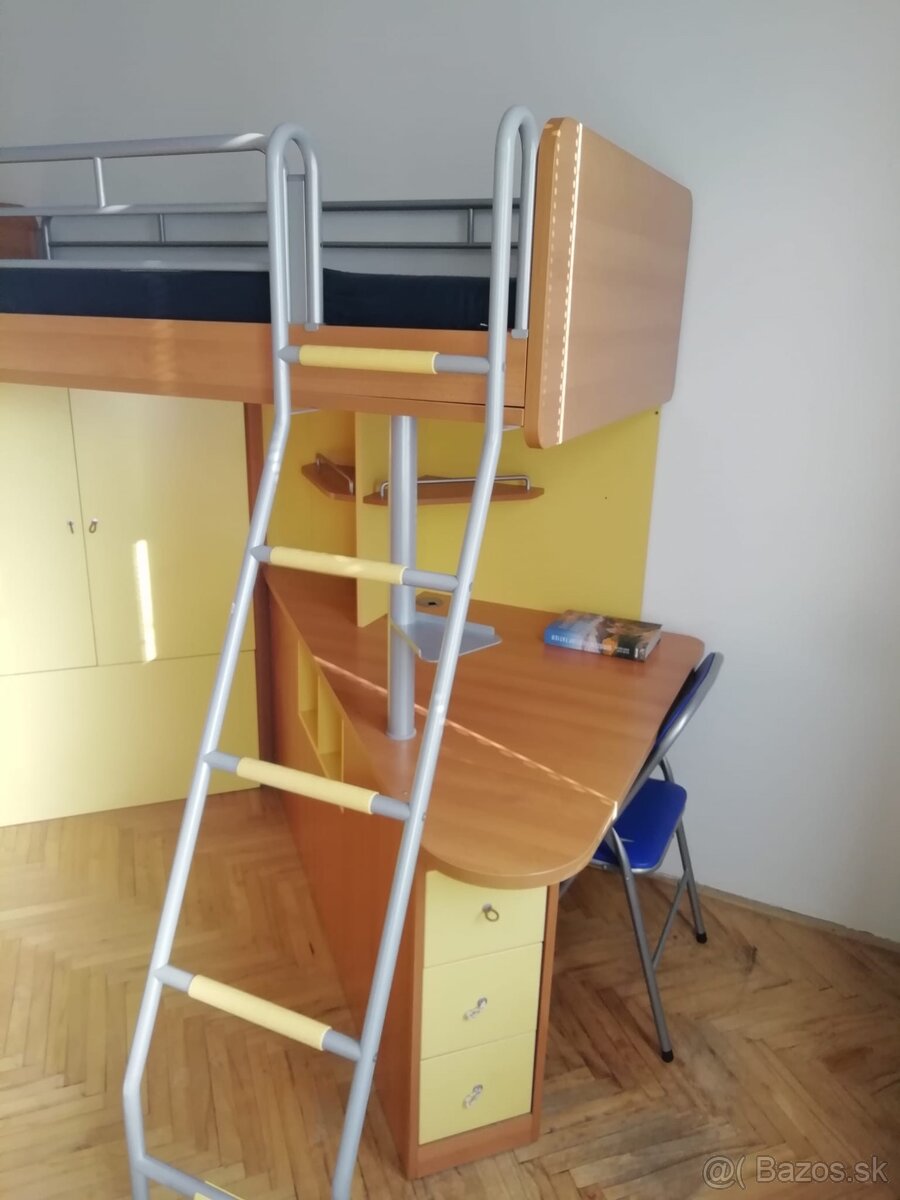 Poschodova postel so skrinou a stolom