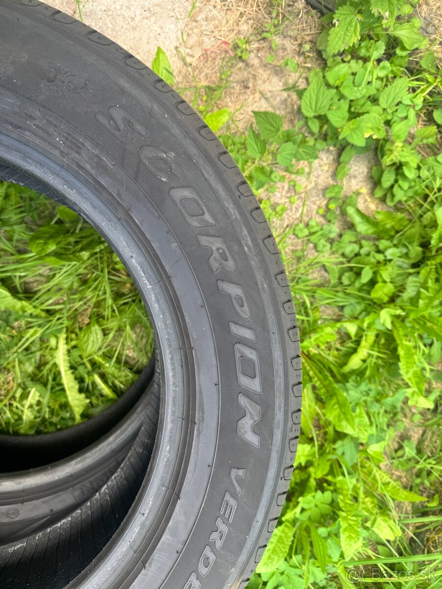 215/65 r17 Pirelli scorpion