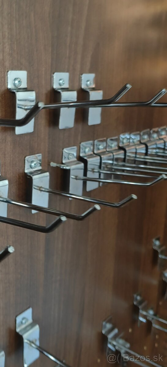 háky - vybavenie do predajni