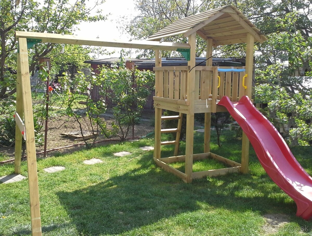 Detský domček, šmyklavka, hojdačka, pieskovisko