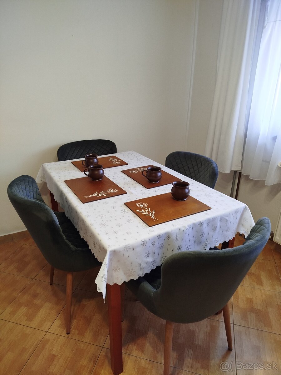 Jedálenské stoličky