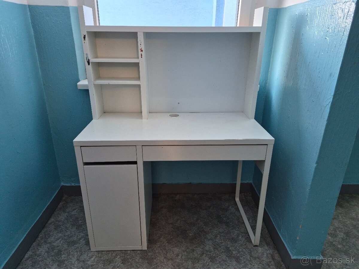 Písací stôl ikea
