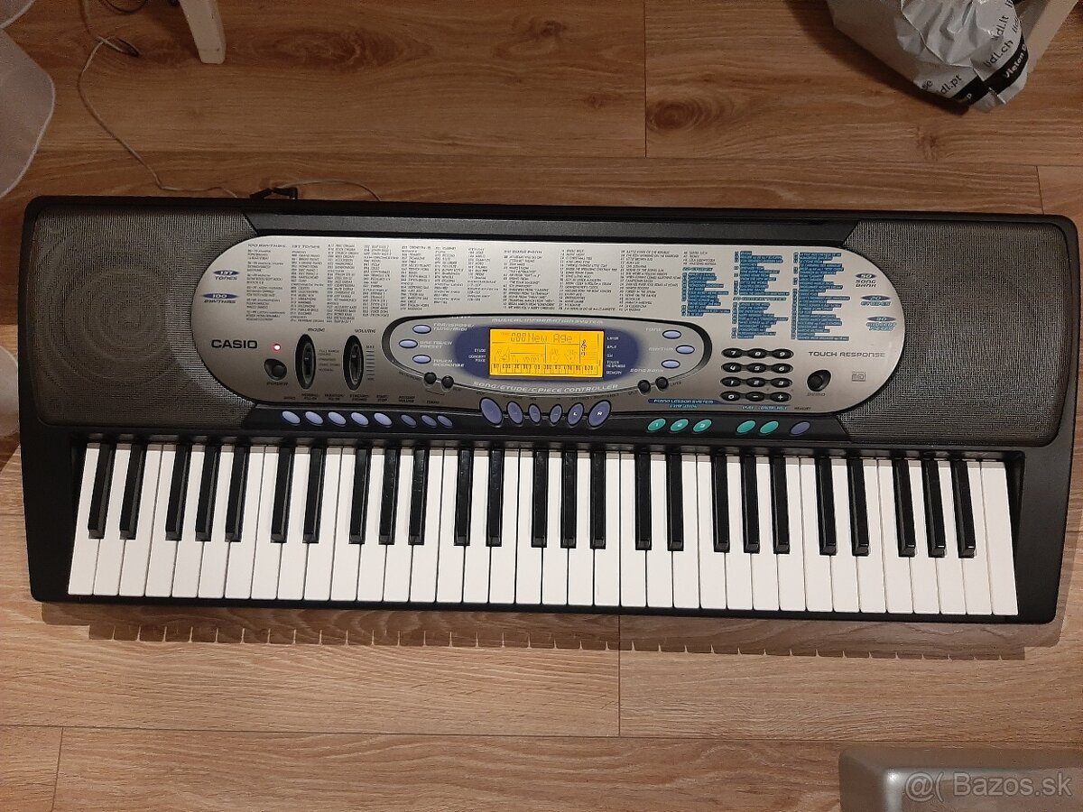 Klávesy casio plus sustain pedál