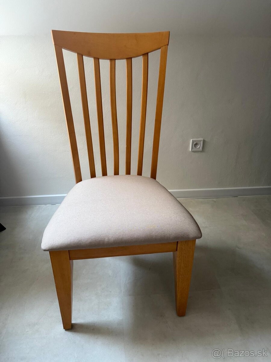 Stoličky a rozťahovaci stol