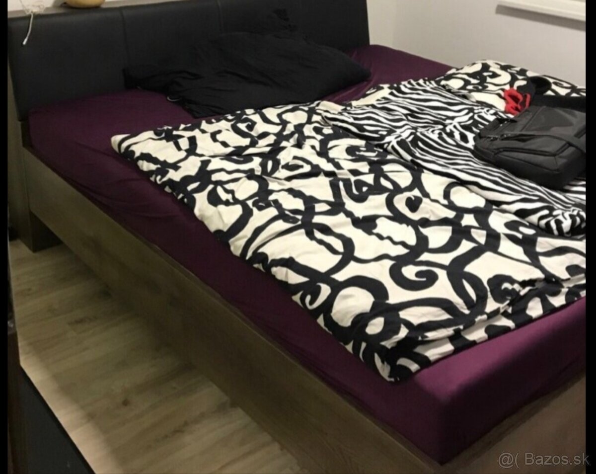 Manzelska postel dekor orech