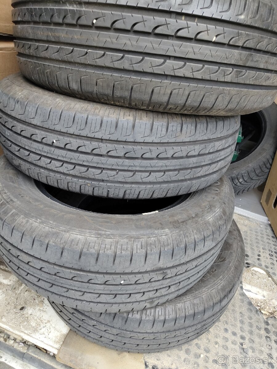 Letné Goodyear EfficientGrip 215/65/16 98H