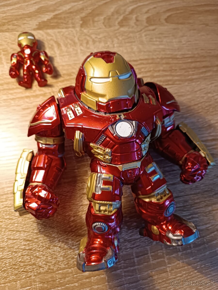 Kovový IRONMAN a HULKBUSTER