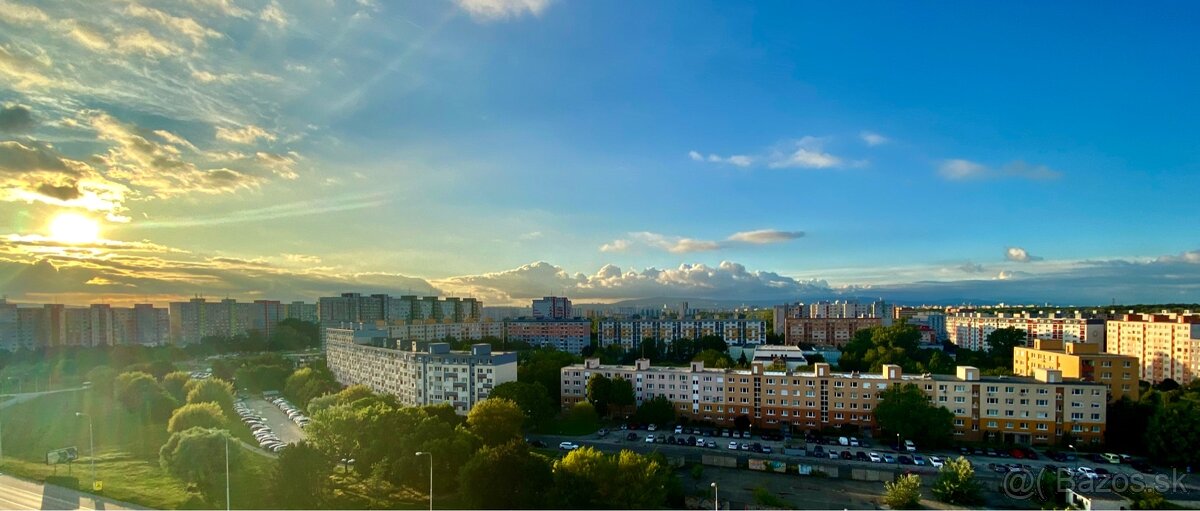 Velky 1i byt,2-postel, cena s E a garazou, panorama (10.p)