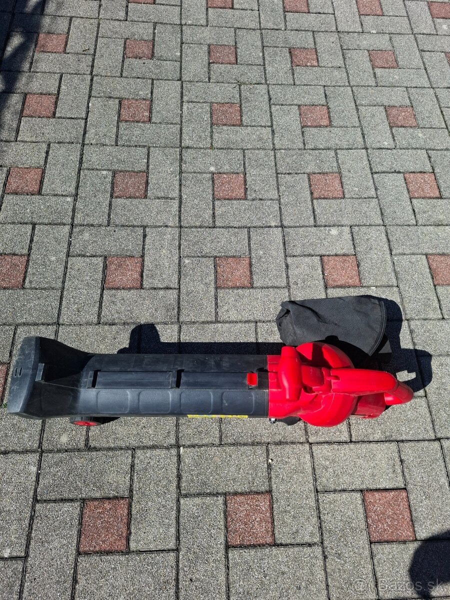 Vysávač s fukarom na listie