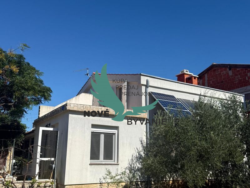 Chorvátsko :Na predaj dom na ostrove Vir – s moderným solárn