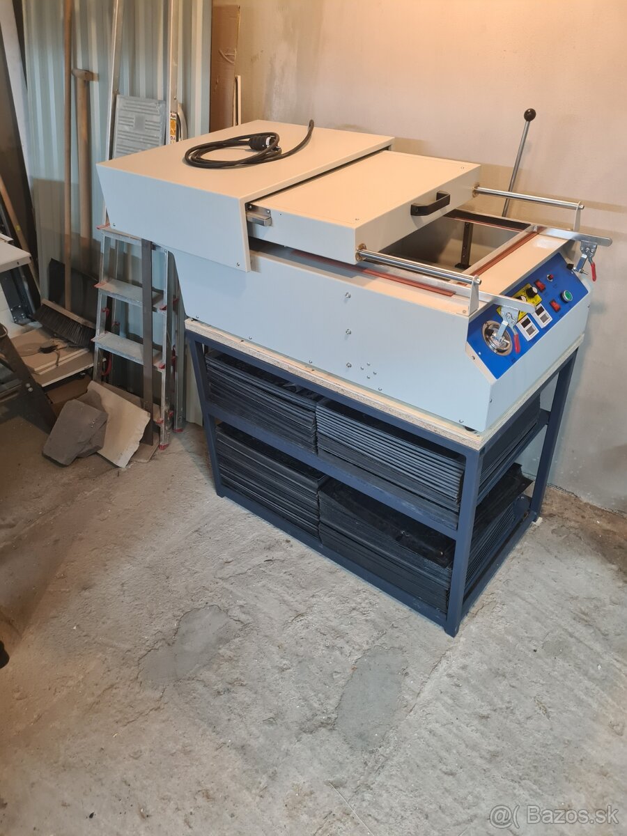 Ručný vákuový tvarovací stroj.