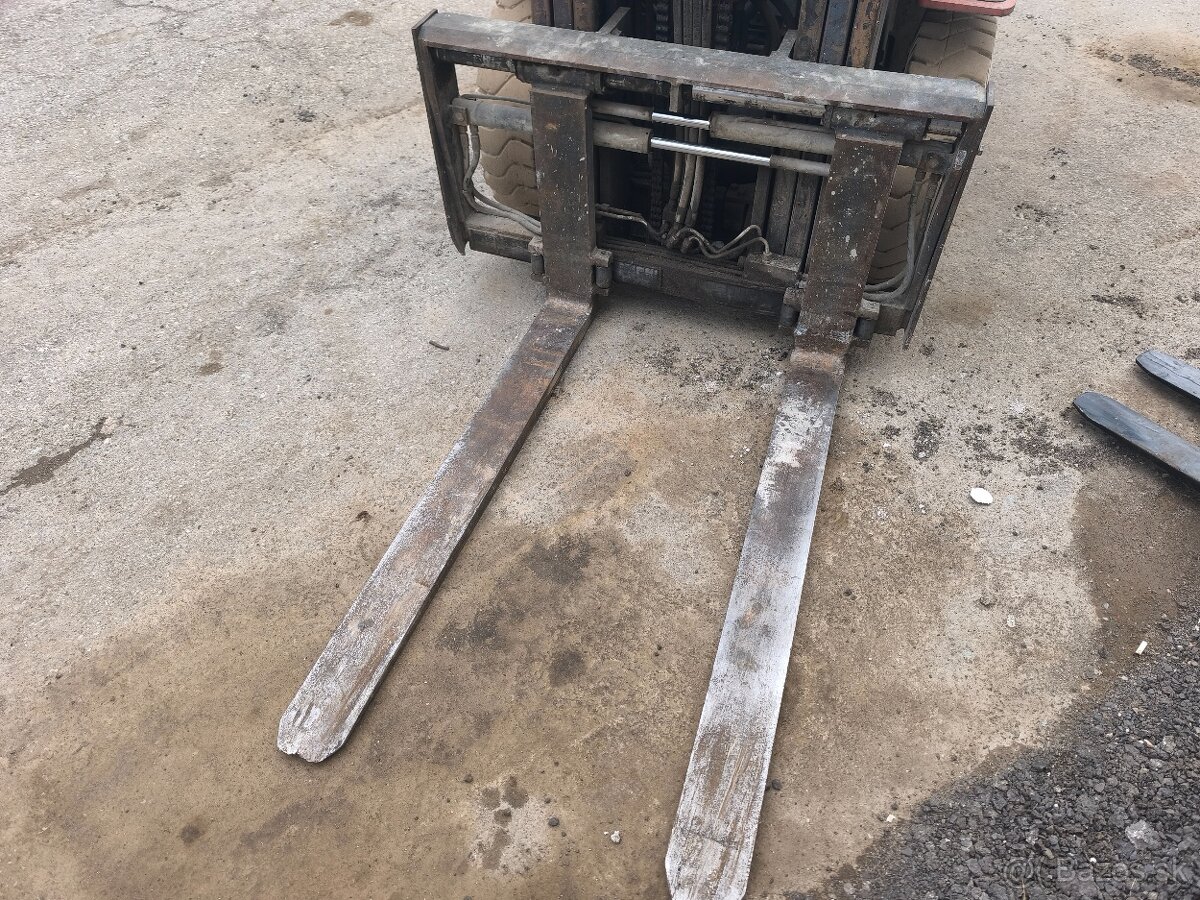 Paletizacne vydli s posuvom