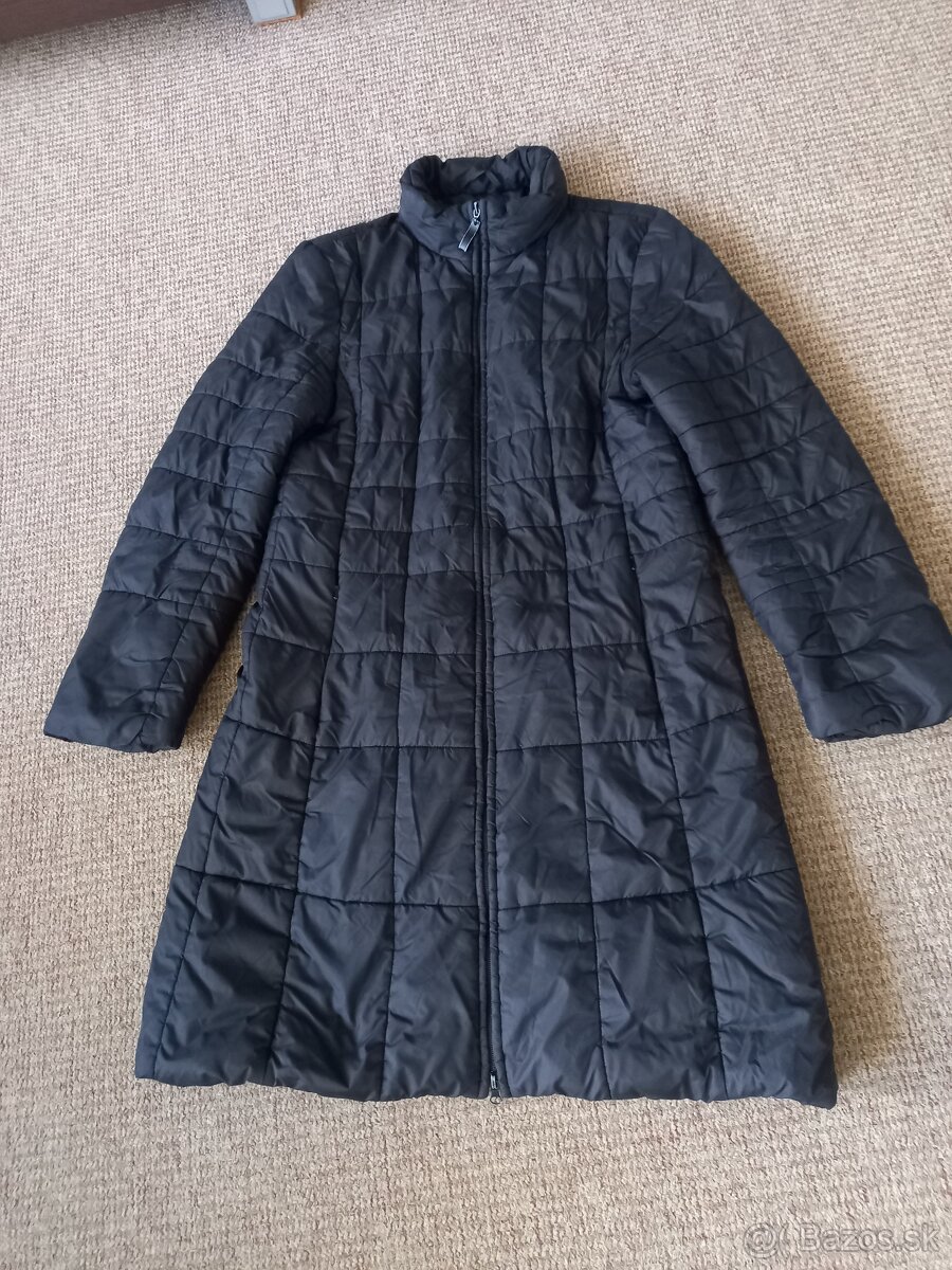 Dámsky - dievčenský prešívaný čierny kabát veľ. č. 38