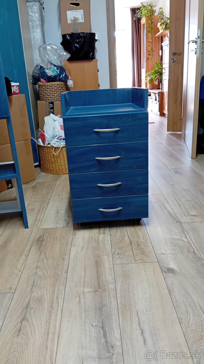 zásuvkova - suflíková skrina, kontajner