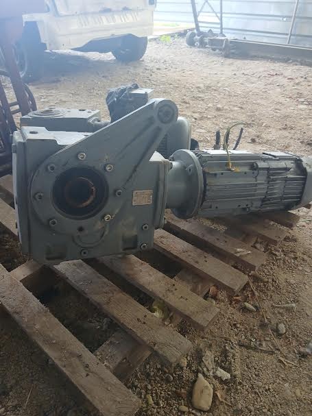 Elektromotor s prevodovkou