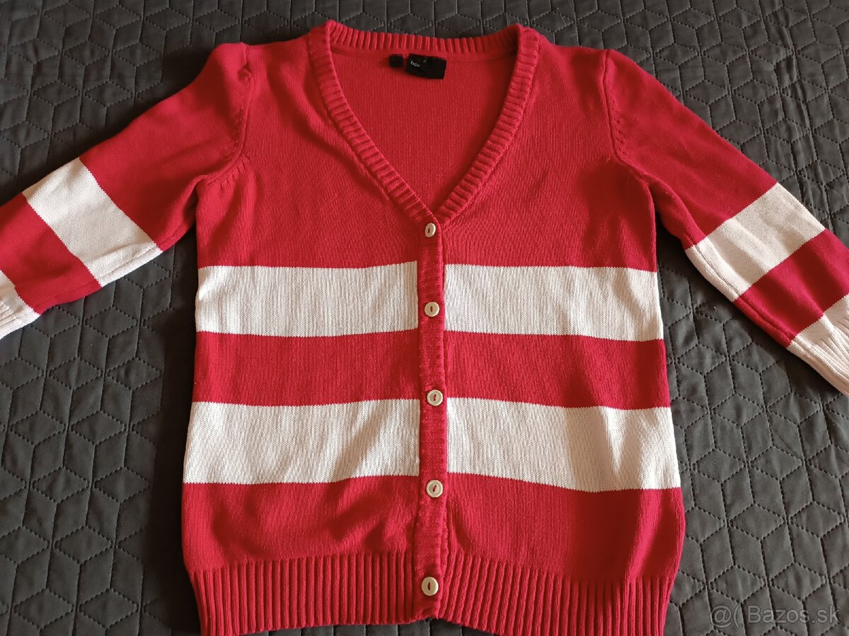 Červeno biely sveter