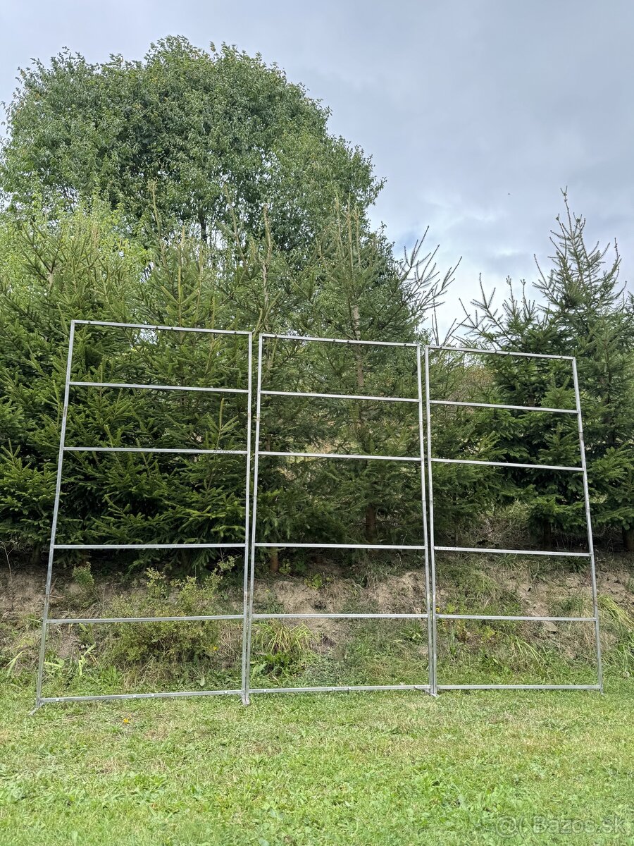 Nerezové stena / postavce 2,40 X 3,60 m