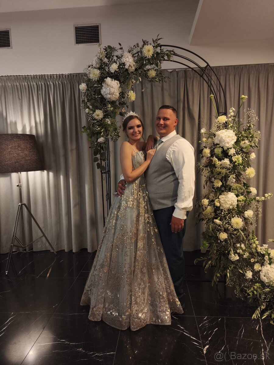 Dlhé sivo-zelené spoločenské šaty