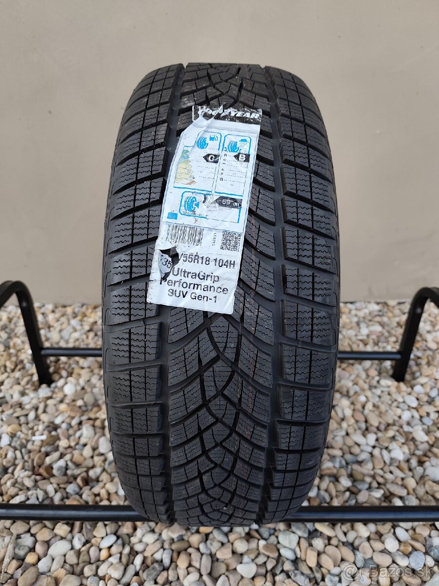235/55R18 Goodyear ultragrip