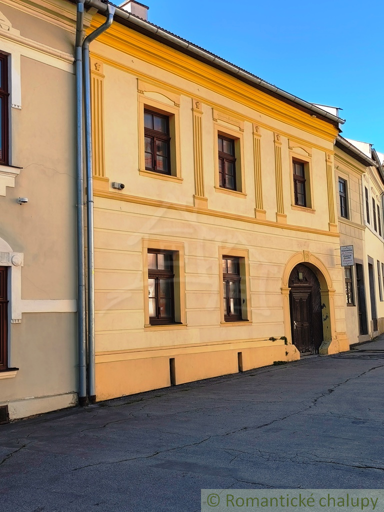 Historický meštiansky dom so 4 bytovými jednotkami v centr