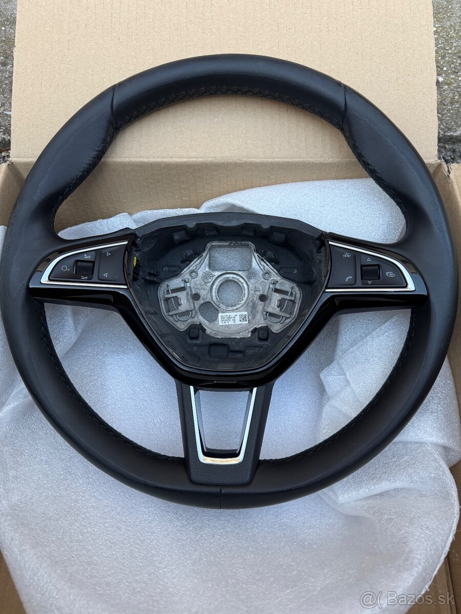 Trojramenný volant Superb 3