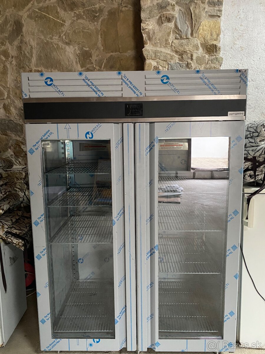 Gastro chladnička 1400 litrov presklená
