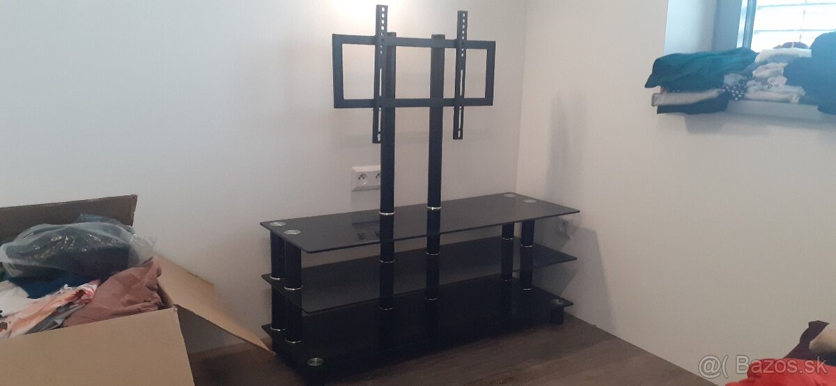 Stol pod TV plus nocny.