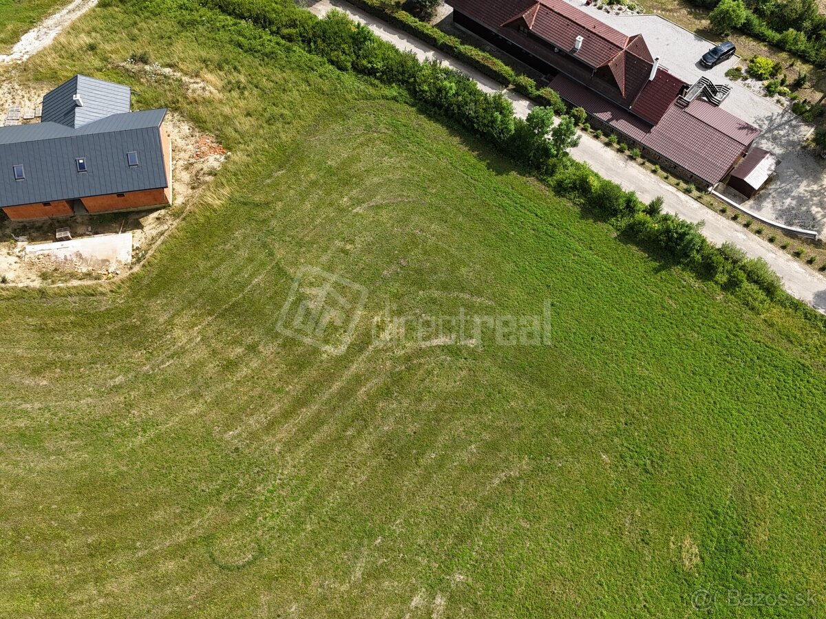 Stavebný pozemok s krásnymi výhľadmi v okolí prírod…